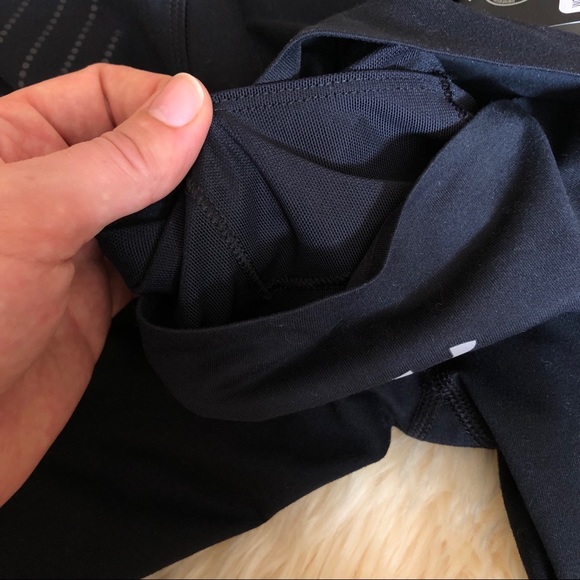 L Under Armour Black HeatGear Leggings - Picture 4 of 7